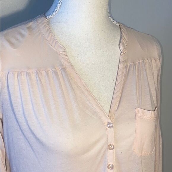 H&M Light Pink 3/4 Sleeves V Neck Button Top - Picture 4 of 8